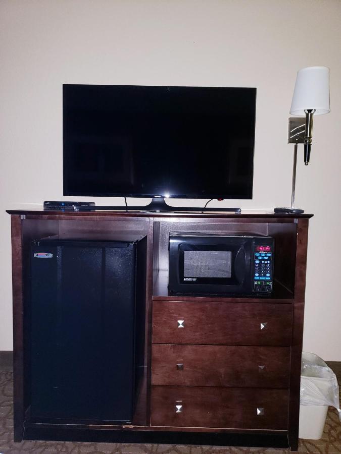 Holiday Inn Express Hotel & Suites Concordia Us 81 By Ihg Exteriör bild