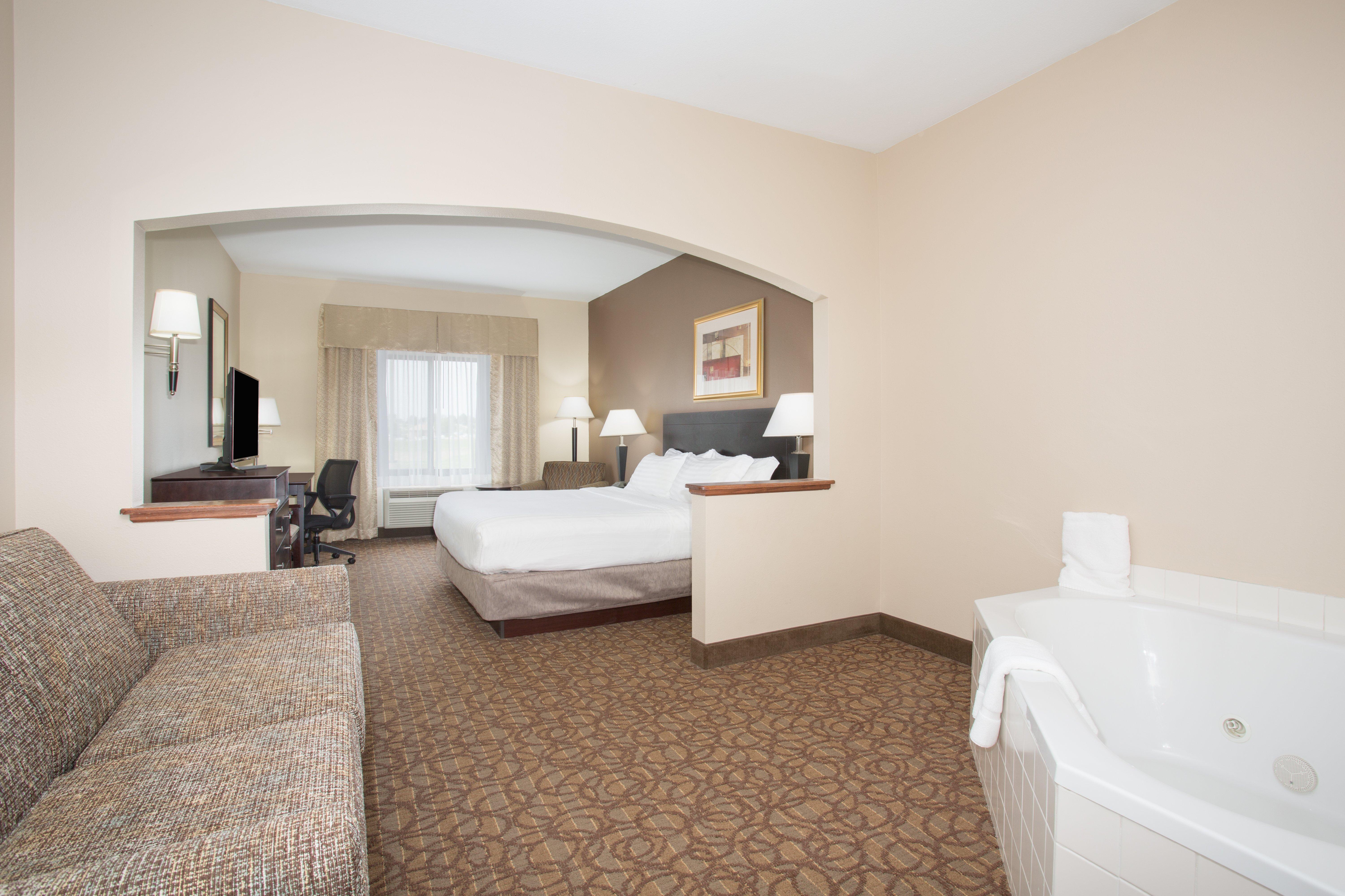 Holiday Inn Express Hotel & Suites Concordia Us 81 By Ihg Exteriör bild