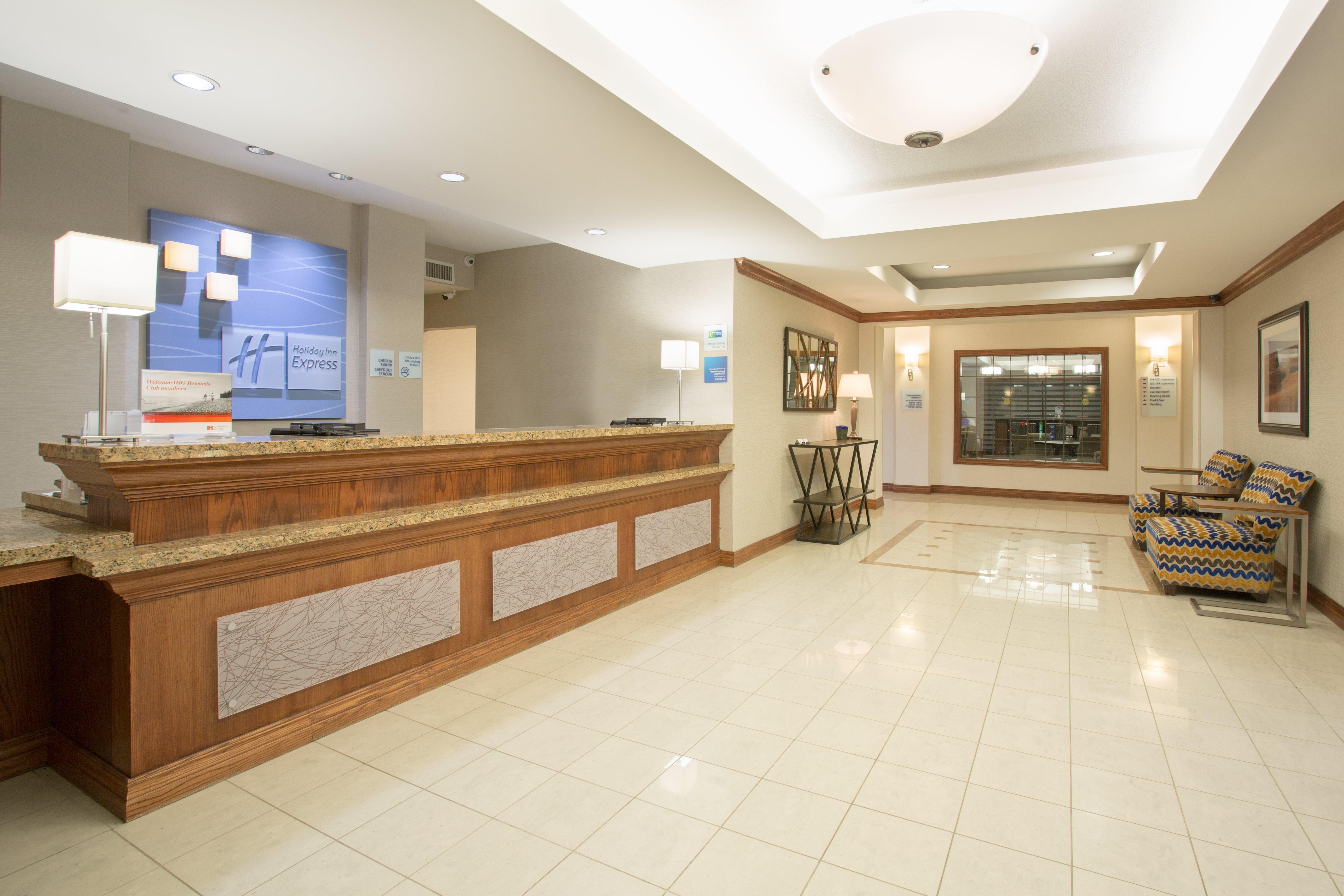 Holiday Inn Express Hotel & Suites Concordia Us 81 By Ihg Exteriör bild