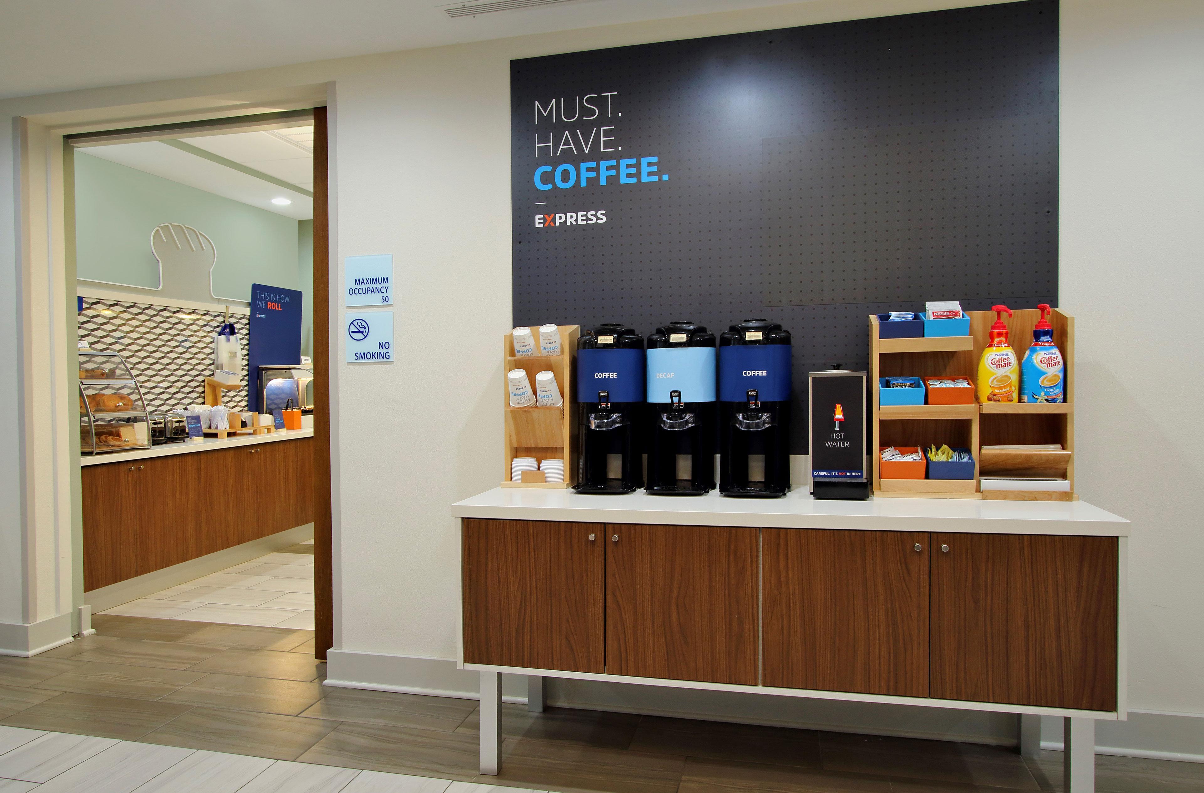 Holiday Inn Express Hotel & Suites Concordia Us 81 By Ihg Exteriör bild