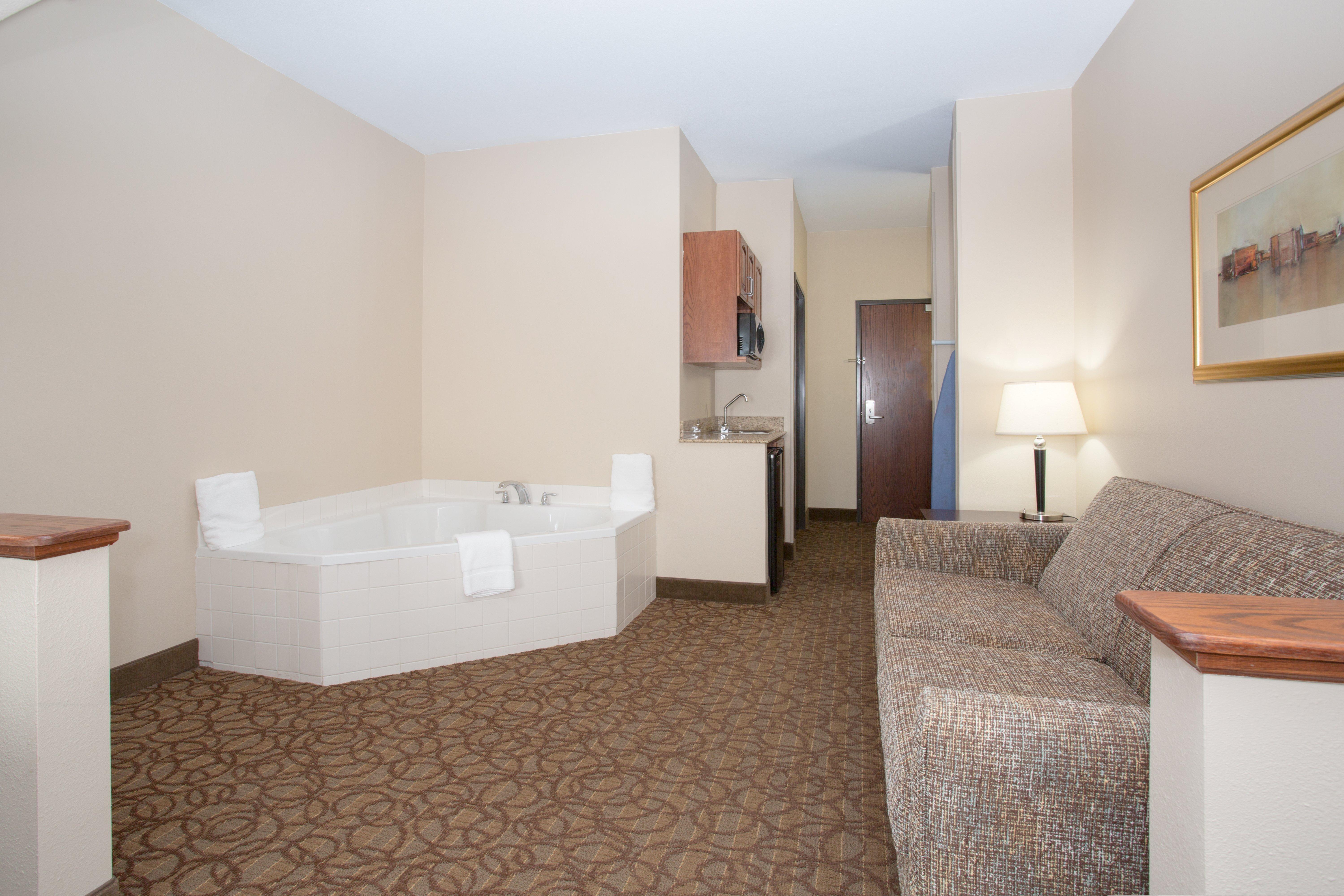 Holiday Inn Express Hotel & Suites Concordia Us 81 By Ihg Exteriör bild