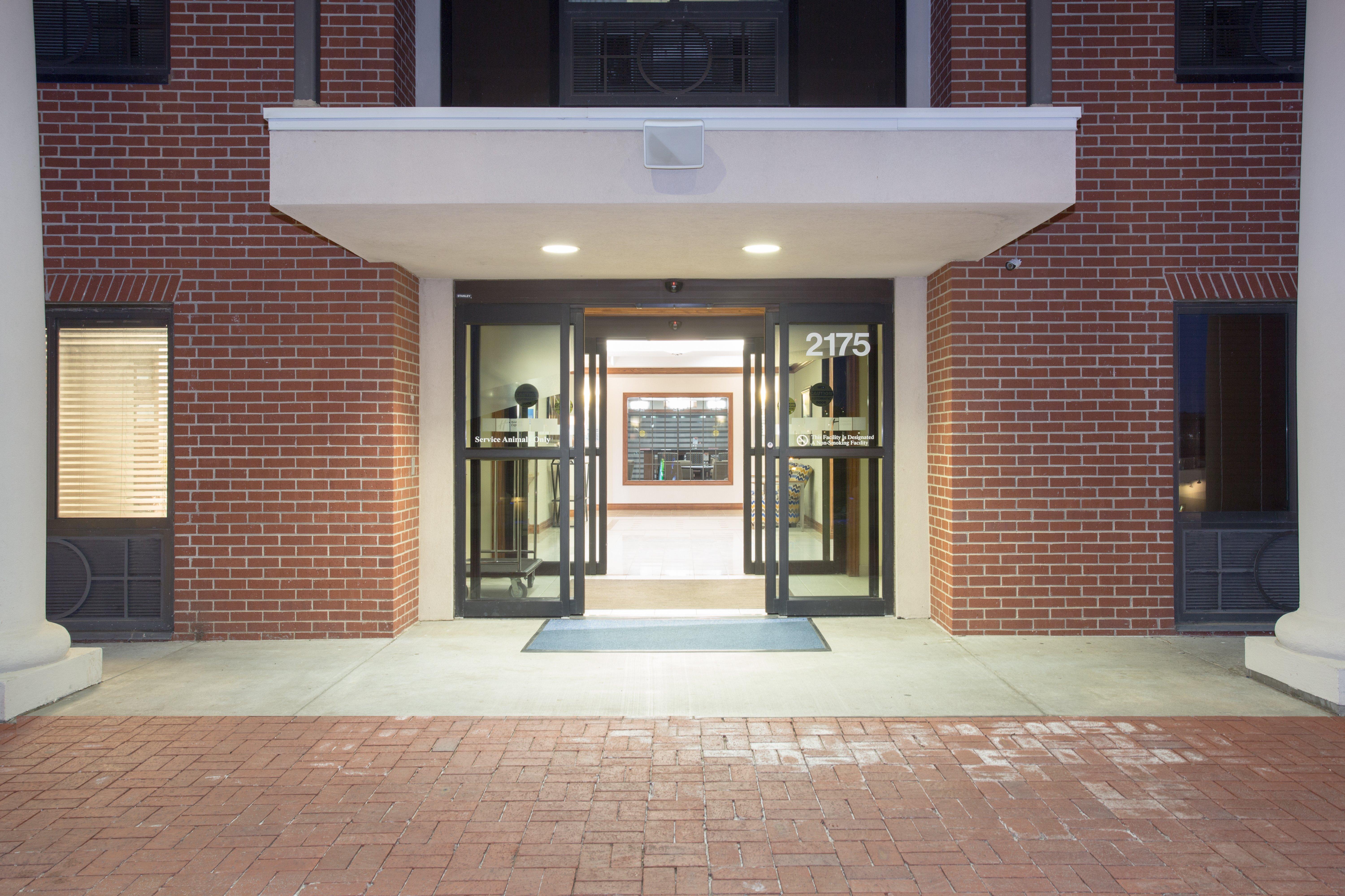 Holiday Inn Express Hotel & Suites Concordia Us 81 By Ihg Exteriör bild