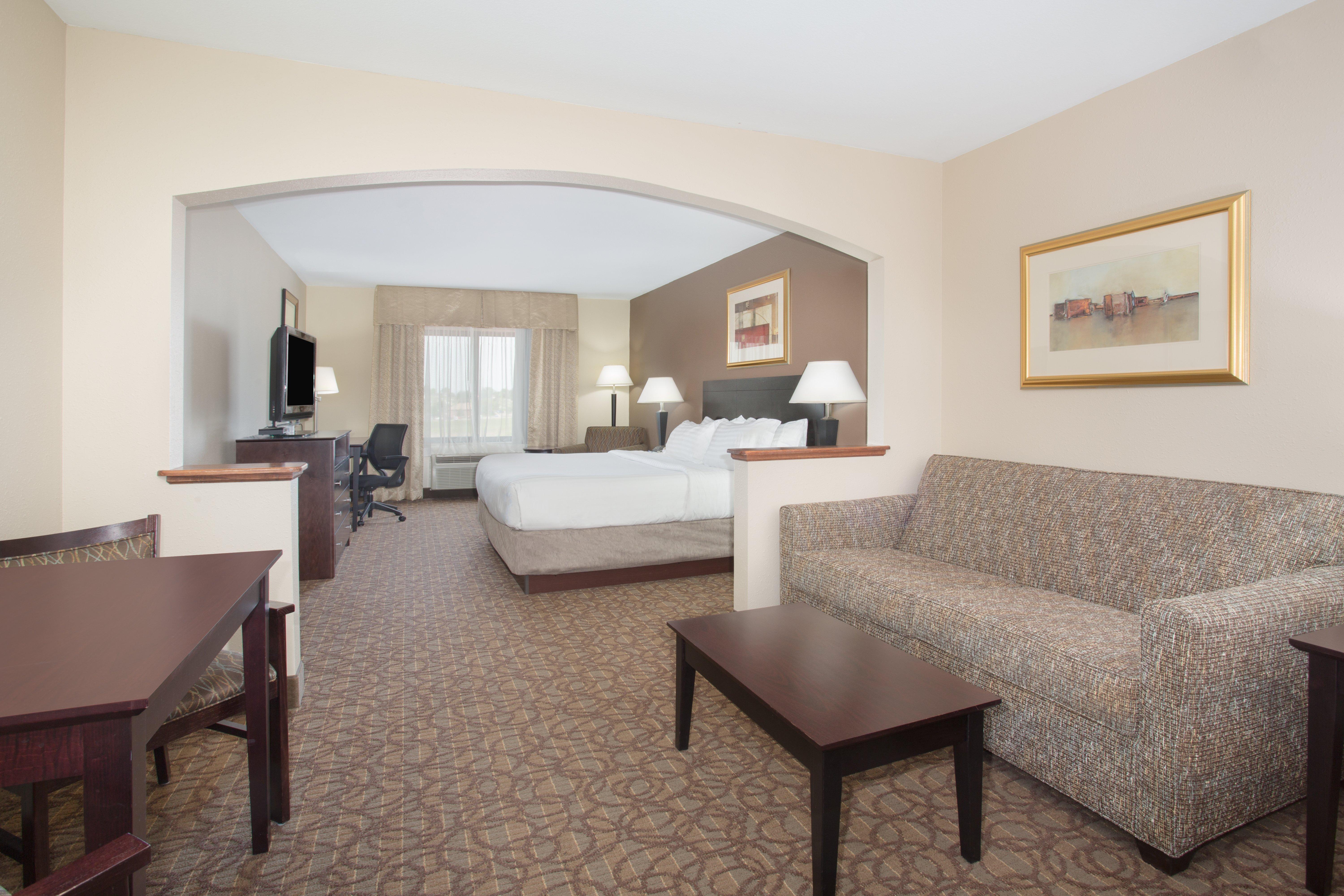 Holiday Inn Express Hotel & Suites Concordia Us 81 By Ihg Exteriör bild