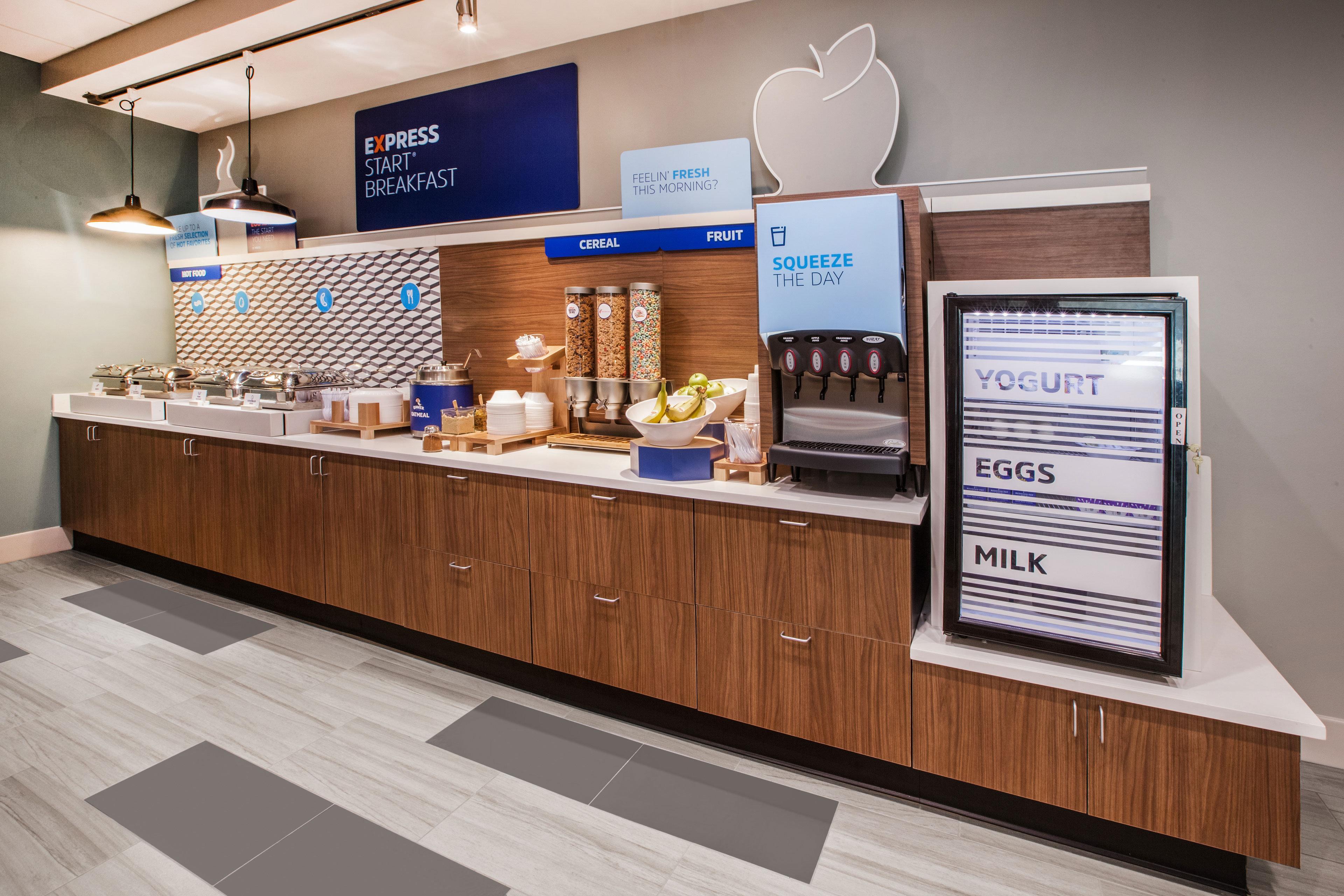 Holiday Inn Express Hotel & Suites Concordia Us 81 By Ihg Exteriör bild