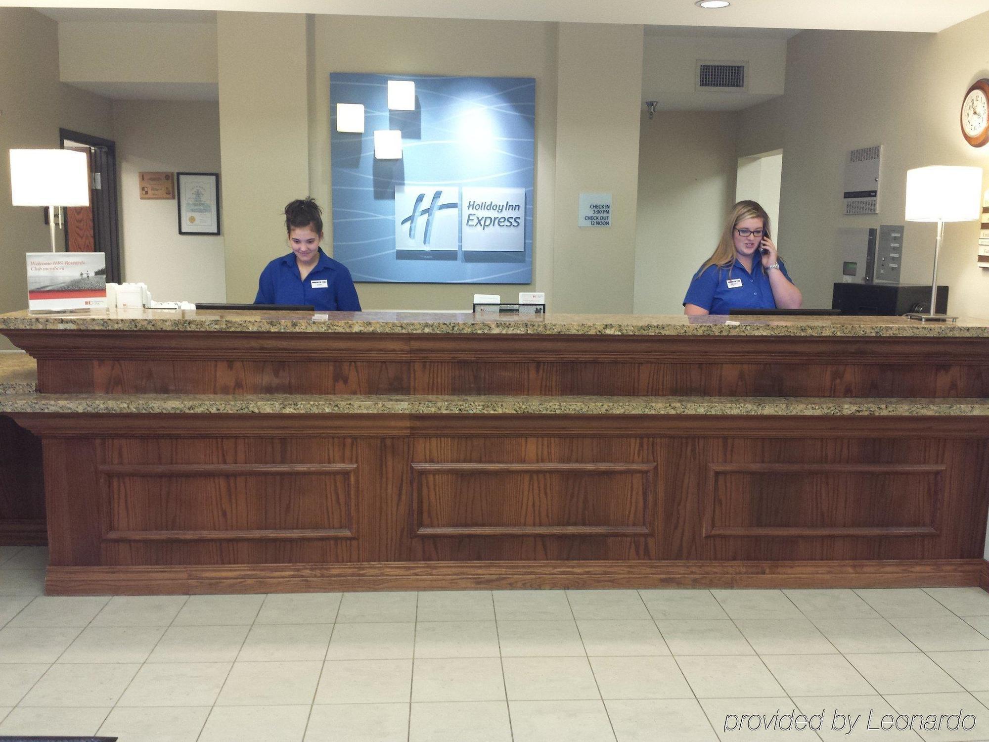 Holiday Inn Express Hotel & Suites Concordia Us 81 By Ihg Exteriör bild