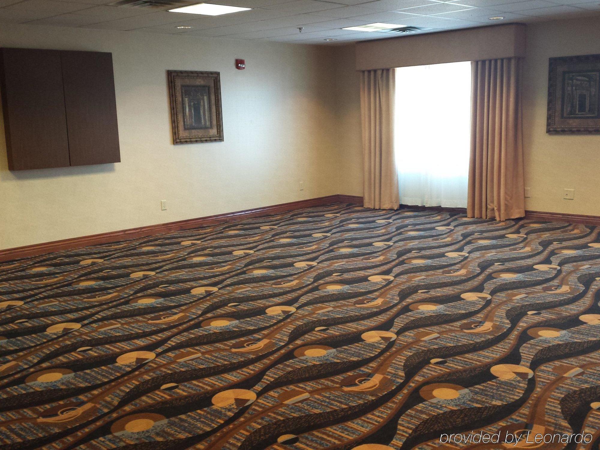 Holiday Inn Express Hotel & Suites Concordia Us 81 By Ihg Exteriör bild