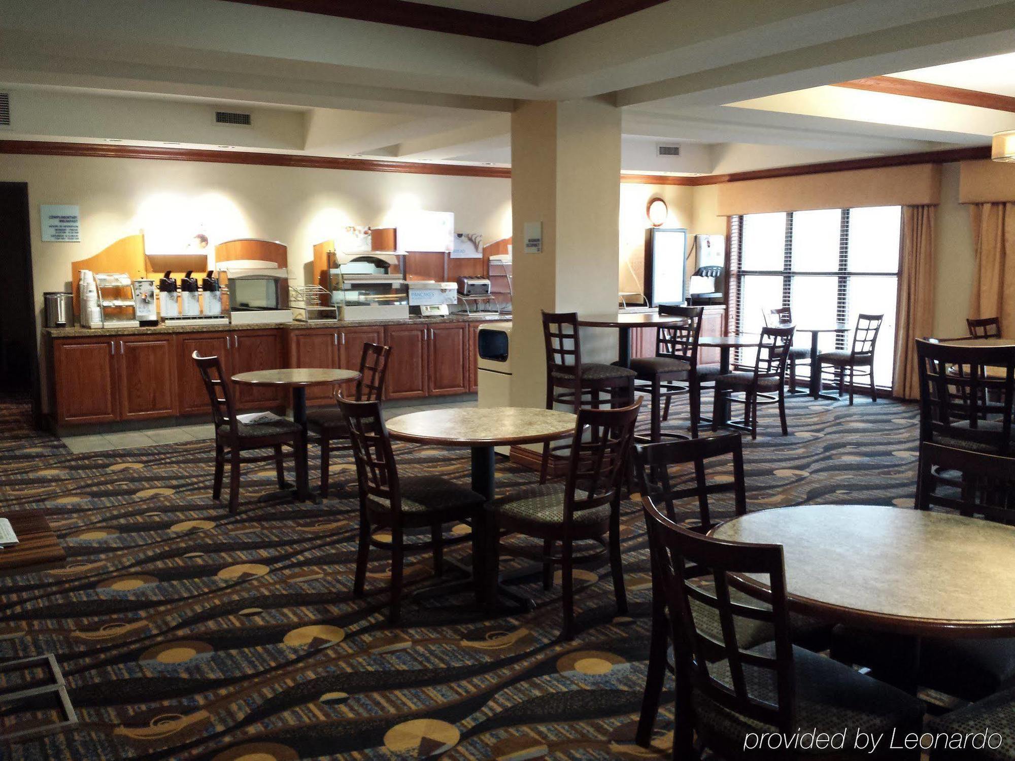Holiday Inn Express Hotel & Suites Concordia Us 81 By Ihg Exteriör bild