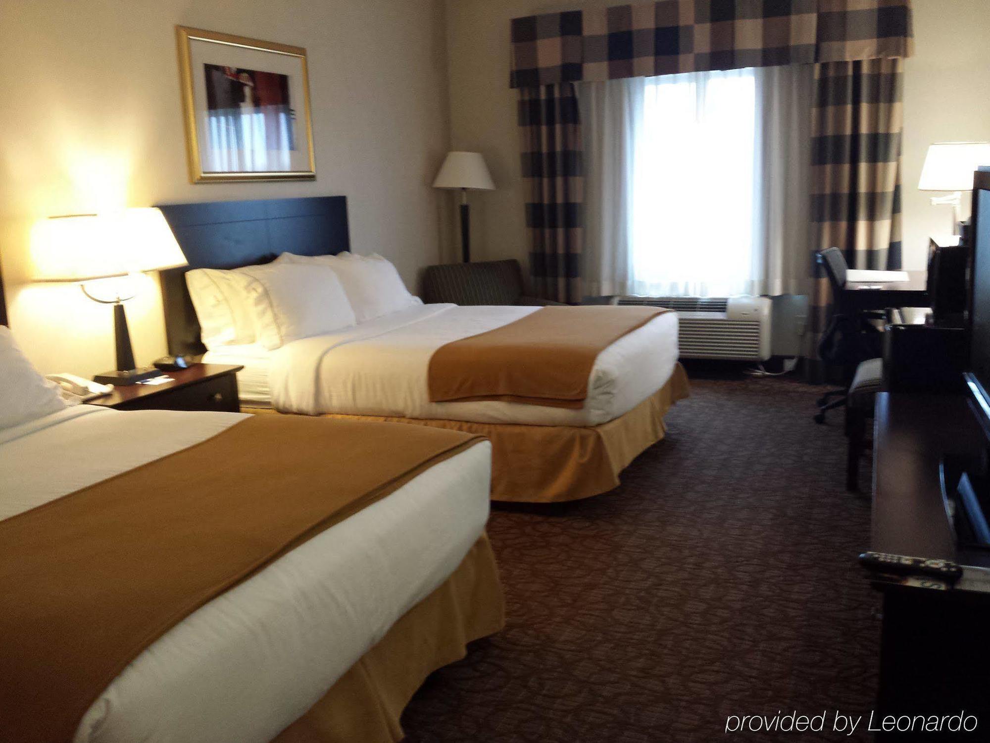Holiday Inn Express Hotel & Suites Concordia Us 81 By Ihg Exteriör bild