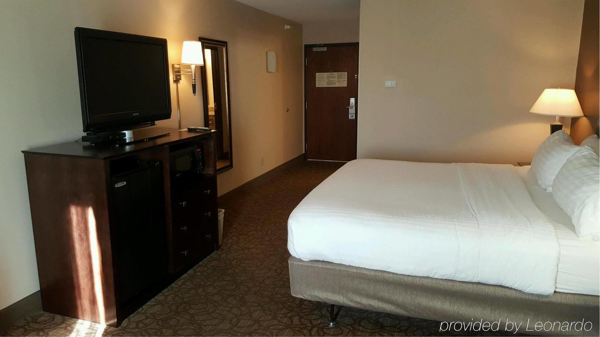 Holiday Inn Express Hotel & Suites Concordia Us 81 By Ihg Exteriör bild