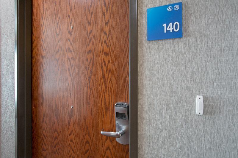 Holiday Inn Express Hotel & Suites Concordia Us 81 By Ihg Exteriör bild