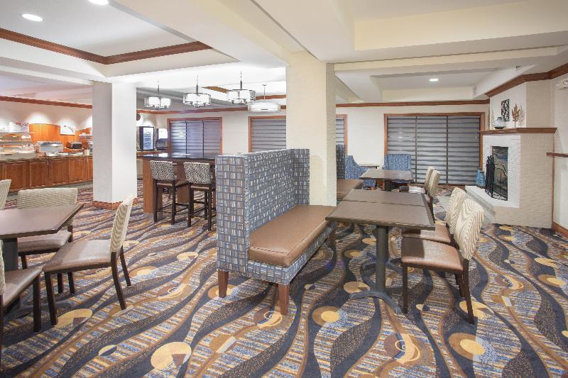 Holiday Inn Express Hotel & Suites Concordia Us 81 By Ihg Exteriör bild